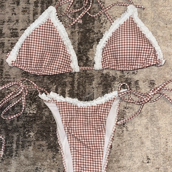 Bikini - Picture 2 of 3